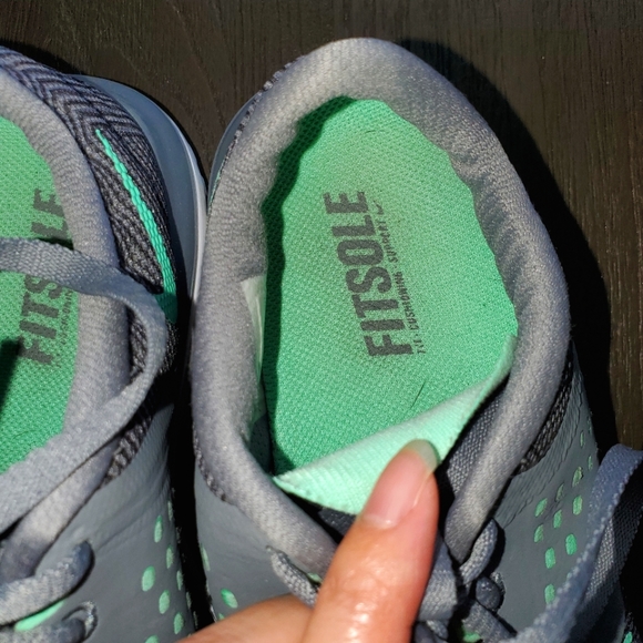 Nike fitsole shoes - Picture 3 of 5